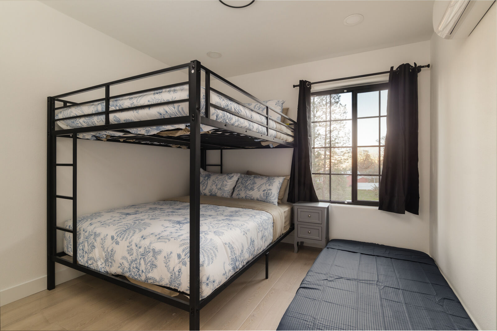 Mount Vinson Bunk Suite