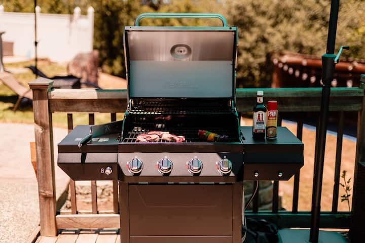 BBQ grill with steaks